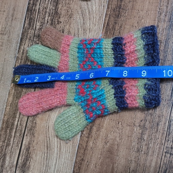 Wool Gloves Handmade in Nepal - Picture 7 of 9